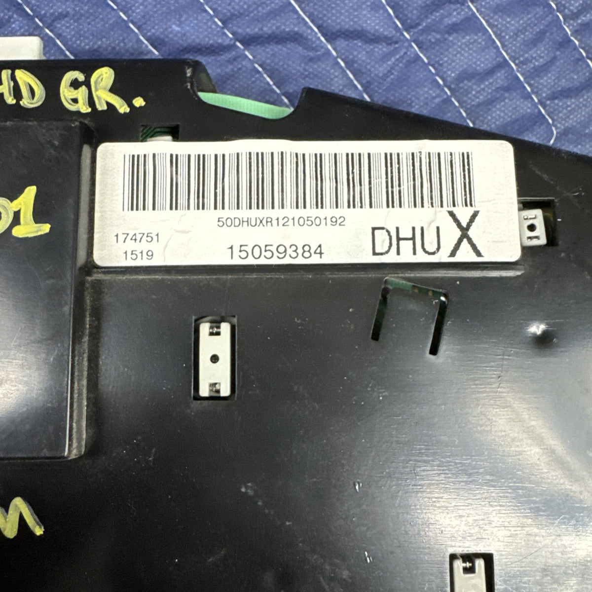 1999-2002 Chevrolet Silverado GMC Sierra Instrument Cluster 15059384 OEM
