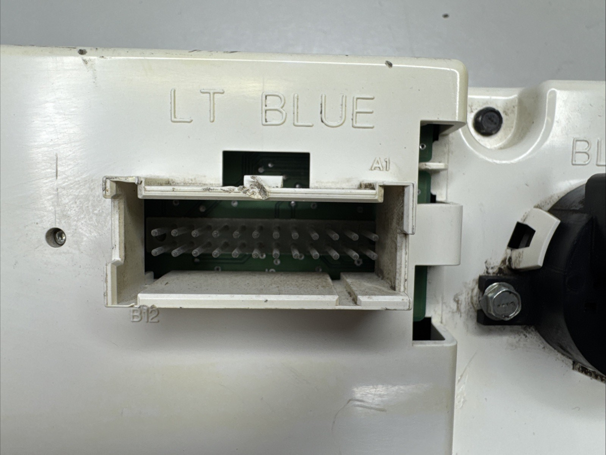 03-07 Silverado Sierra Climate Control AC Heater Dash Unit 15832313 OEM