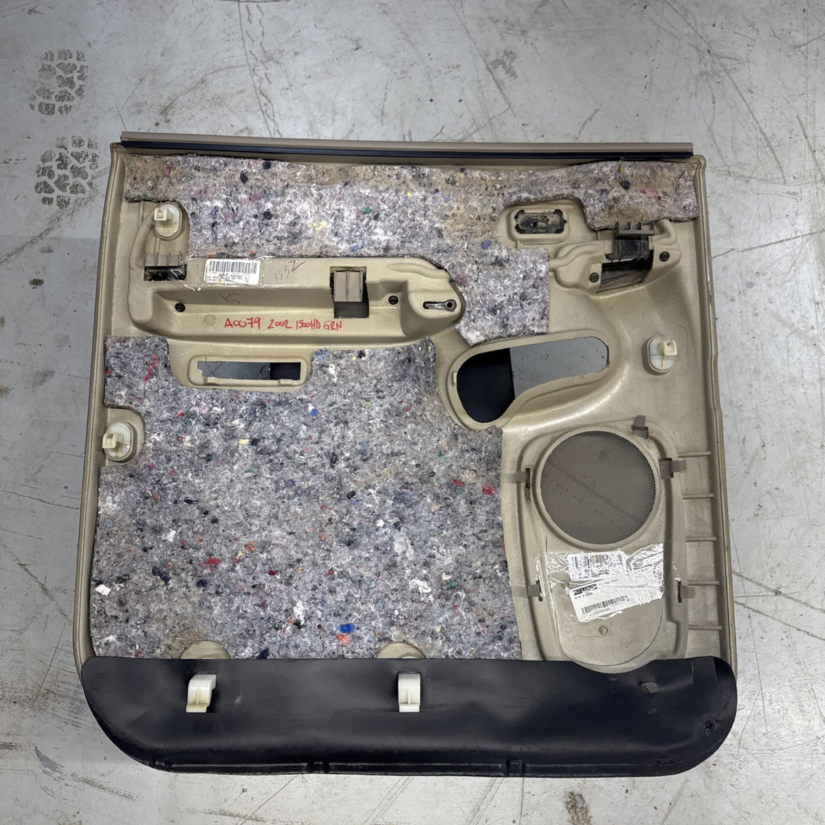 2001-2002 Silverado Sierra Crew Cab RH Rear Door Panel 15086584 OEM