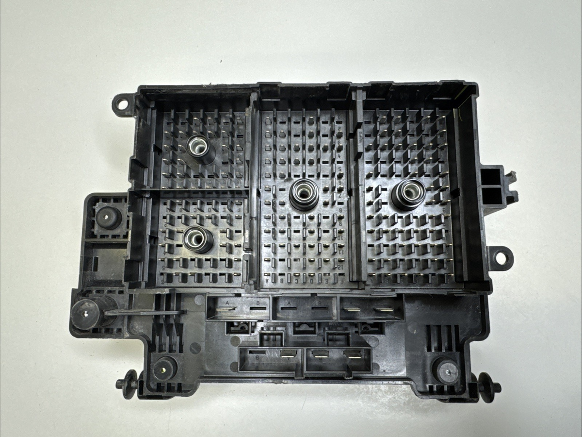 2003 GMC Sierra Silverado Underhood Fuse Box Relay Center 15201928 OEM Tested
