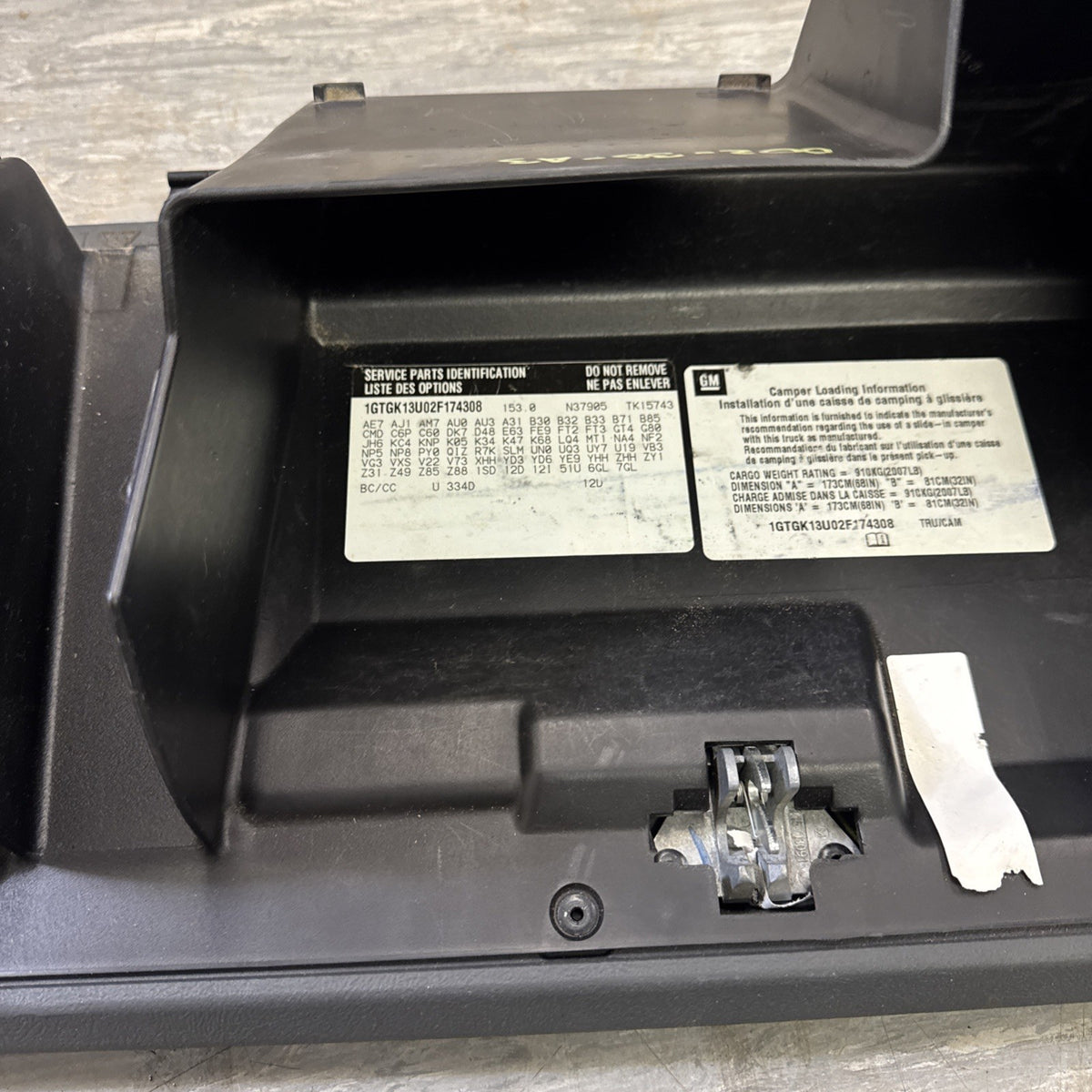 1999-2002 Chevrolet Silverado GMC Sierra Glove Box Assembly 15707423 OEM