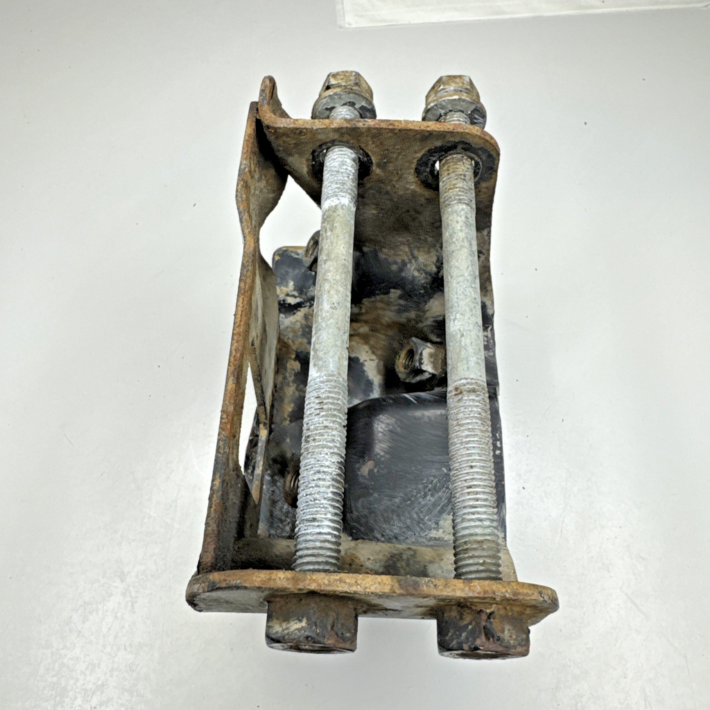 01-06 Silverado Sierra 1500 HD 6.0L Engine Mount Bracket Pair Left Right OEM