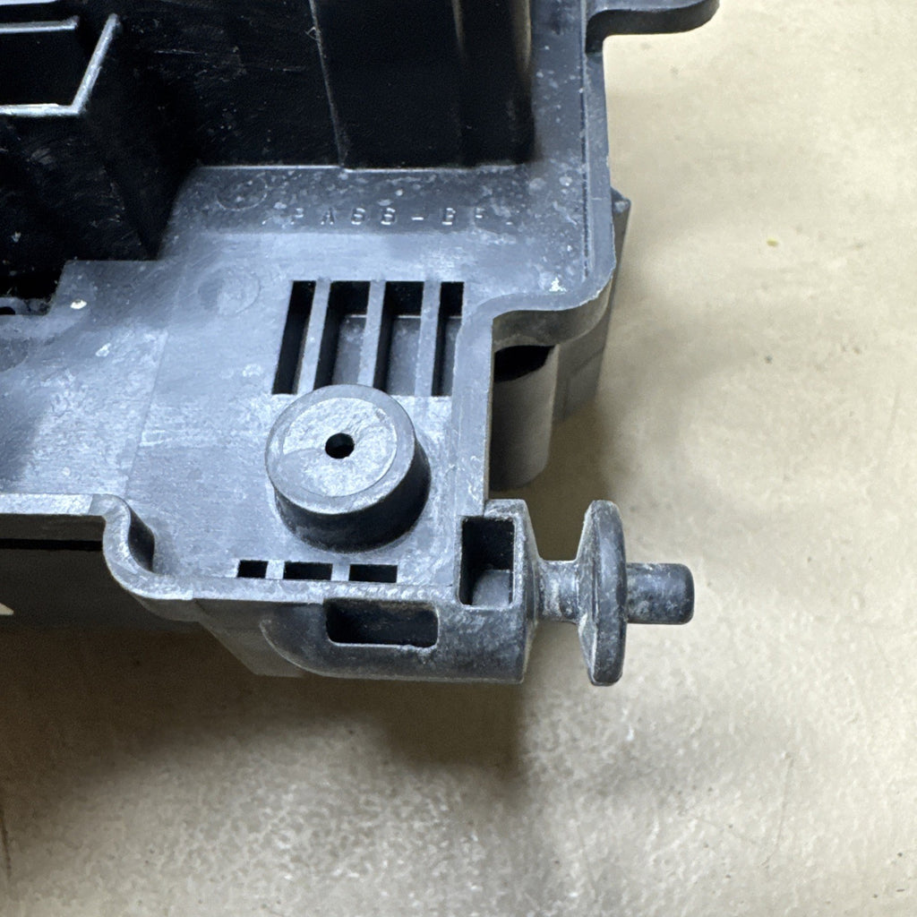 2003–2007 Silverado Sierra Underhood Fuse Box 15201928 OEM