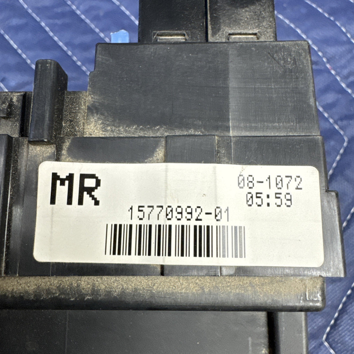 1999-2002 Chevrolet Silverado GMC Sierra Fuse Box Relay Block 15770992 OEM