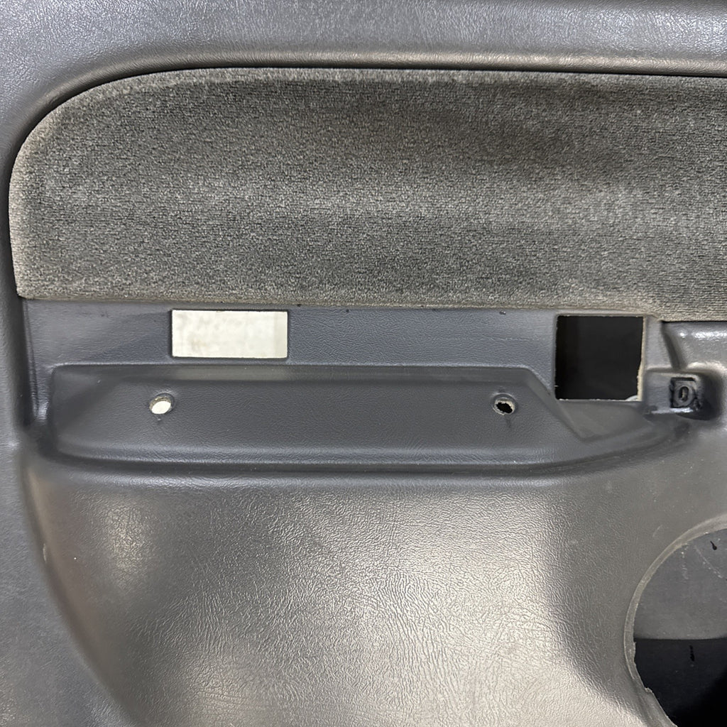 1999-2007 Silverado Sierra Tahoe Suburban Yukon LH Front Door Panel 15199390 OEM