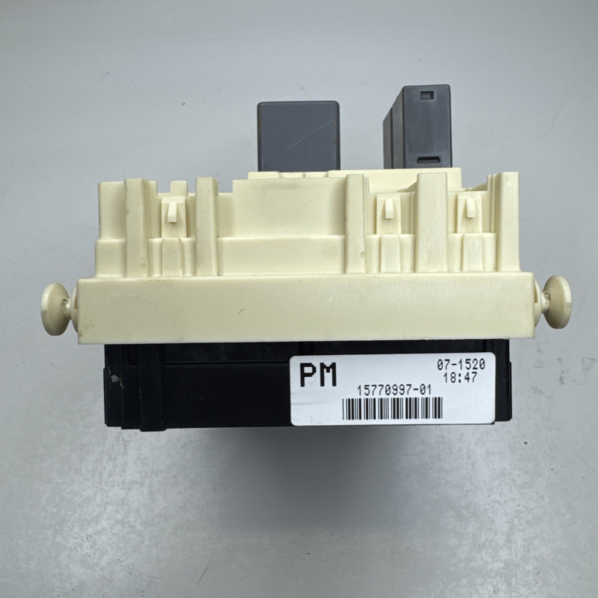 1999-2002 Chevrolet Silverado GMC Sierra Interior Fuse Box 15770997-01 OEM