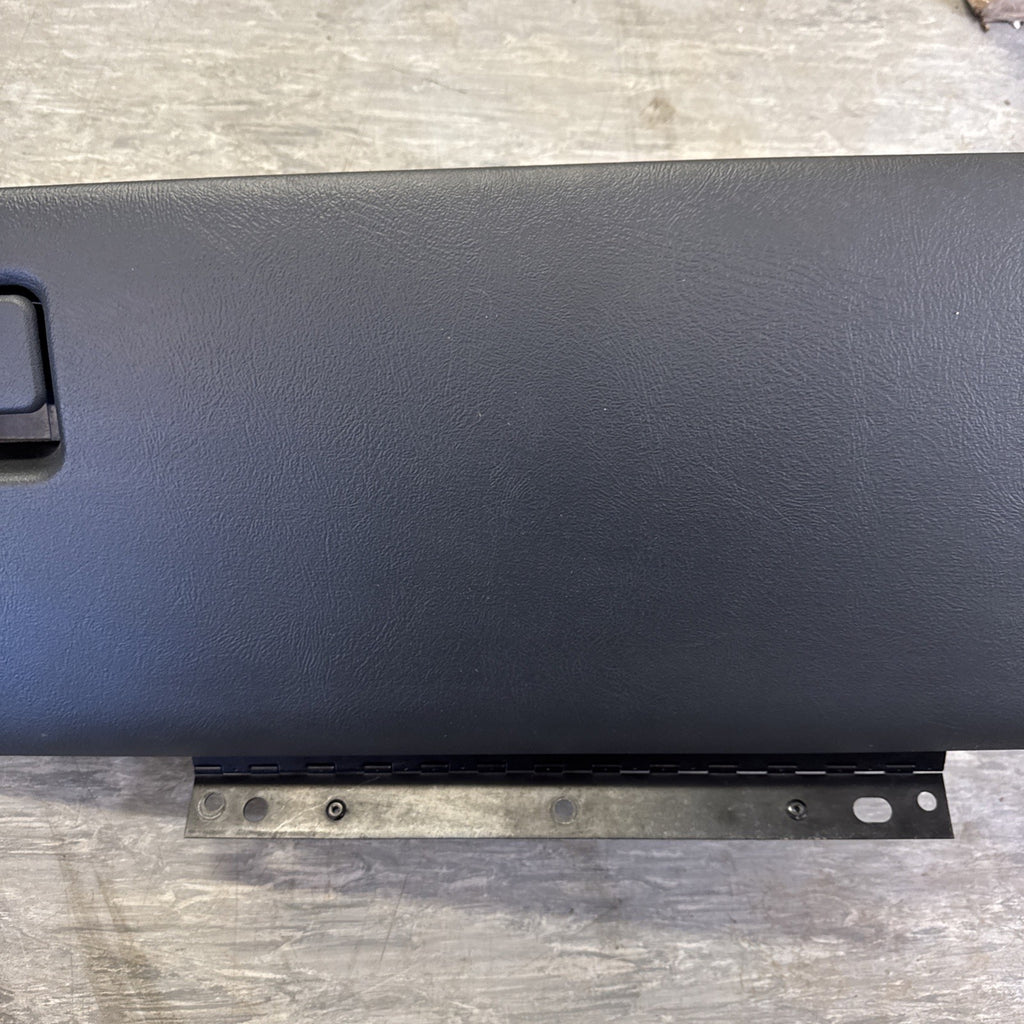 1999-2002 Chevrolet Silverado GMC Sierra Glove Box Assembly 15707423 OEM